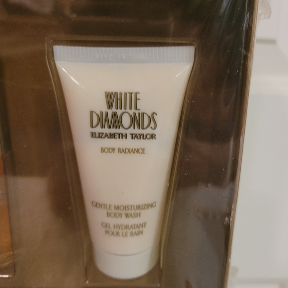 ELIZABETH TAYLOR WHITE DIAMONDS 4 PIECE GIFT SET - Picture 4 of 7